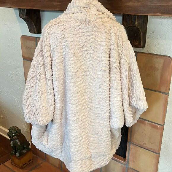 Democracy Ivory faux fur open jacket with pockets, L! - Picture 7 of 10
